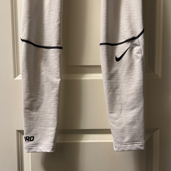 Nike Pro White Leggings with Black Trim - Picture 7 of 8